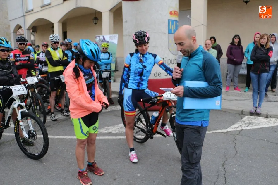 Foto 8 - M&aacute;s de 200 corredores participan en la V Subida al Pico Cervero