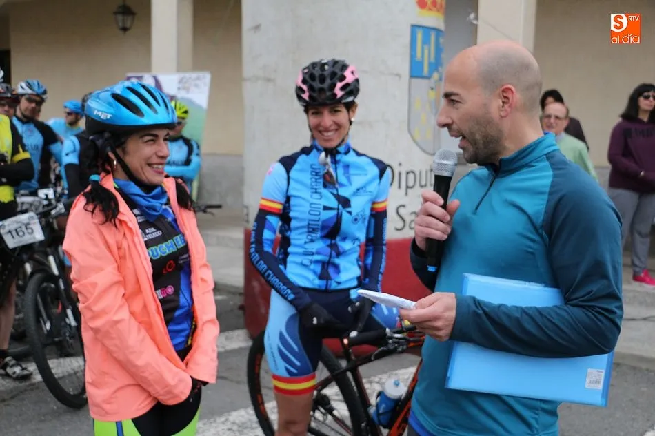 Foto 6 - M&aacute;s de 200 corredores participan en la V Subida al Pico Cervero