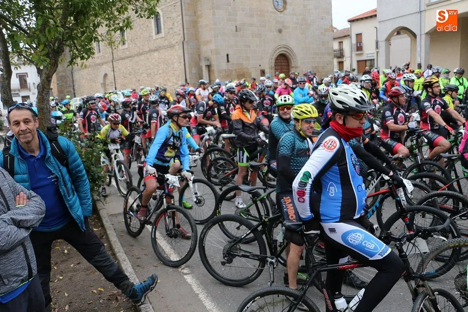 Foto 3 - M&aacute;s de 200 corredores participan en la V Subida al Pico Cervero