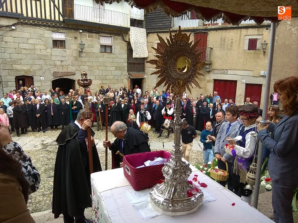 Foto 2 - La Alberca se engalana para un solemne d&iacute;a del Corpus