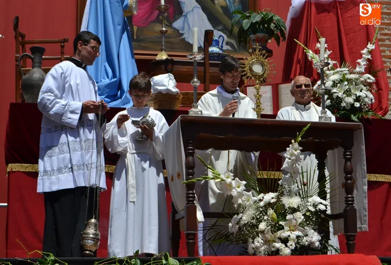 Foto 7 - El buen tiempo anima una intensa celebraci&oacute;n del Corpus en Pe&ntilde;aranda