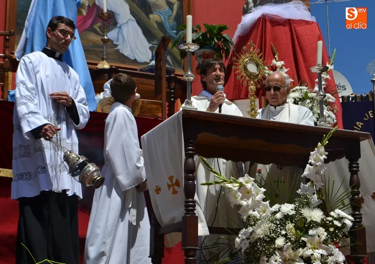 Foto 6 - El buen tiempo anima una intensa celebraci&oacute;n del Corpus en Pe&ntilde;aranda