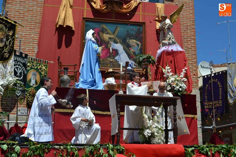 Foto 2 - El buen tiempo anima una intensa celebraci&oacute;n del Corpus en Pe&ntilde;aranda