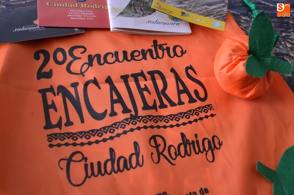 Unas pastas de Las Carmelitas, entre los regalos que se llevaron de Miróbriga las encajeras  