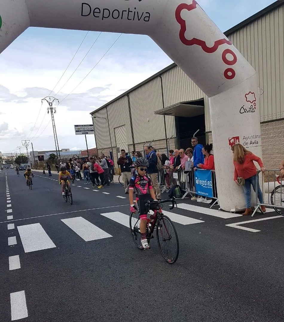 Foto 11 - Las escuelas salmantinas brillan en &Aacute;vila con cinco victorias y siete podios