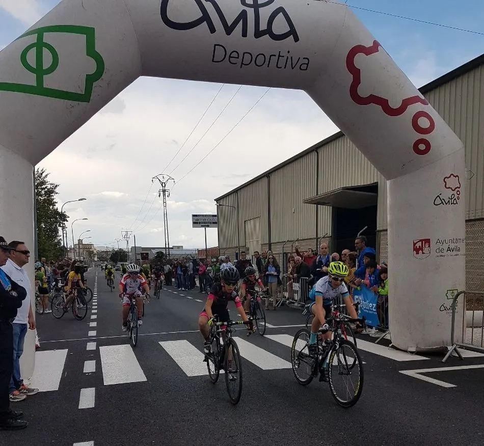 Foto 2 - Las escuelas salmantinas brillan en &Aacute;vila con cinco victorias y siete podios