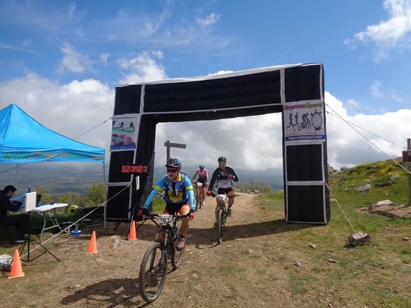 Foto 10 - 200 participantes se animan a la&nbsp;subida del Pico Cervero desde Tamames  