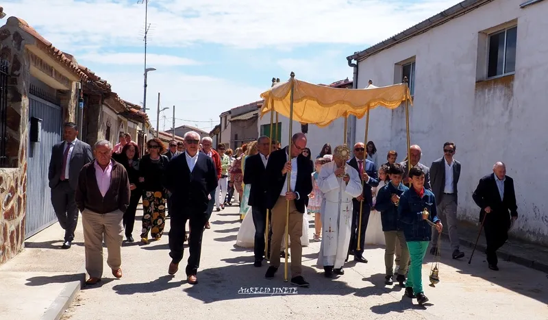 Foto 6 - Boveda del Rio Almar se vuelca en la celebraci&oacute;n del Corpus