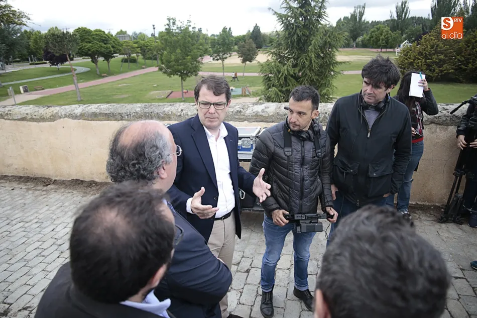 Foto 10 - El rodaje de Alejandro Amen&aacute;bar sigue en el Puente Romano y en la Universidad