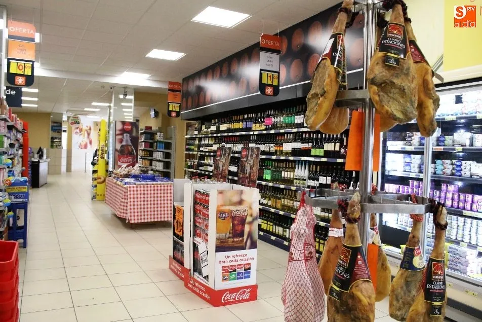 Foto 2 - Unide Market de Supermercados Cosme celebra el primer aniversario de su llegada a Alba de Tormes