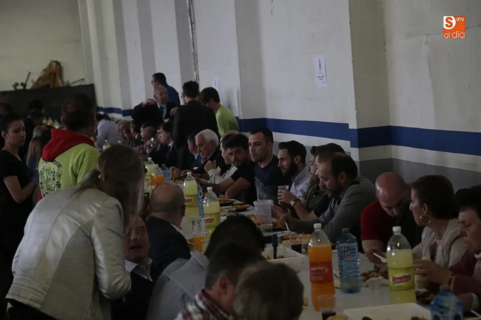 Foto 4 - La multitudinaria paella popular pone el broche de oro a las fiestas de Villares de la Reina