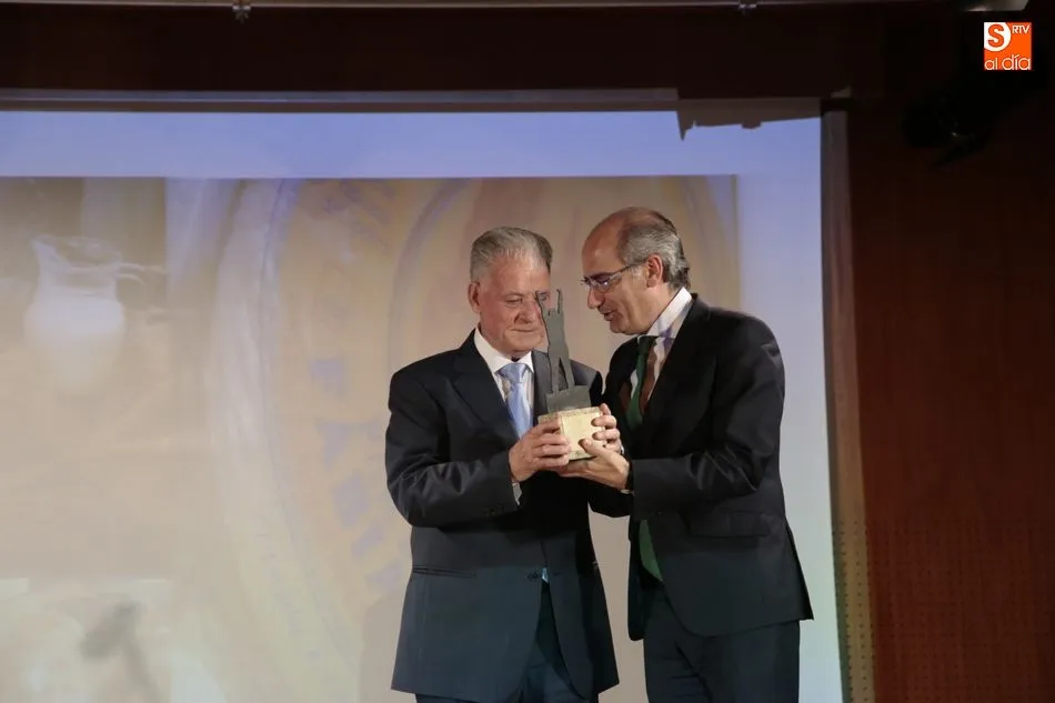Foto 3 - Fabi&aacute;n Mart&iacute;n logra el premio a la Trayectoria Empresarial de los X Premios Emprendedores de la...