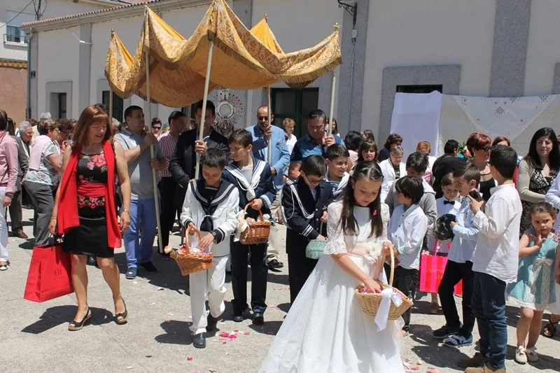 Los niños encabezaron la procesión
