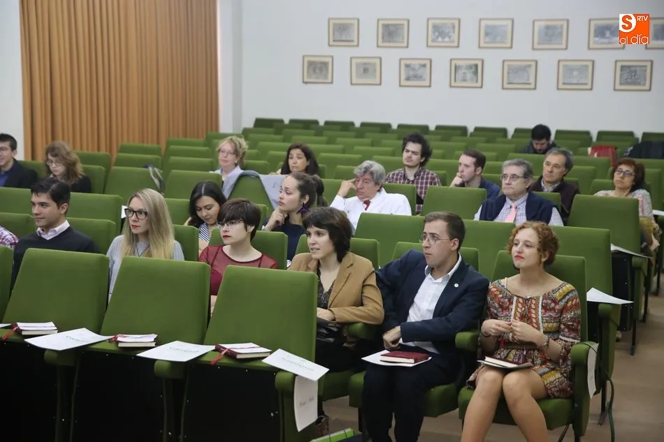 Foto 5 - La Facultad de Medicina despide el curso con diplomas para los Alumnos Internos Acad&eacute;micos