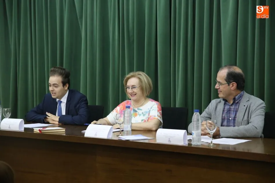 Foto 3 - La Facultad de Medicina despide el curso con diplomas para los Alumnos Internos Acad&eacute;micos