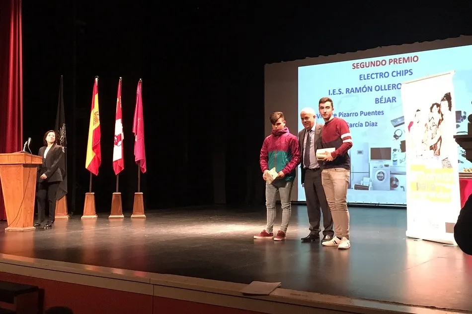 Foto 3 - El IES Ramos del Manzano&nbsp;gana el primer premio de Motivar para Emprender  