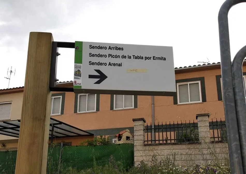 Foto 3 - El Ayuntamiento de Pere&ntilde;a pone en valor su red de senderos permanentes  