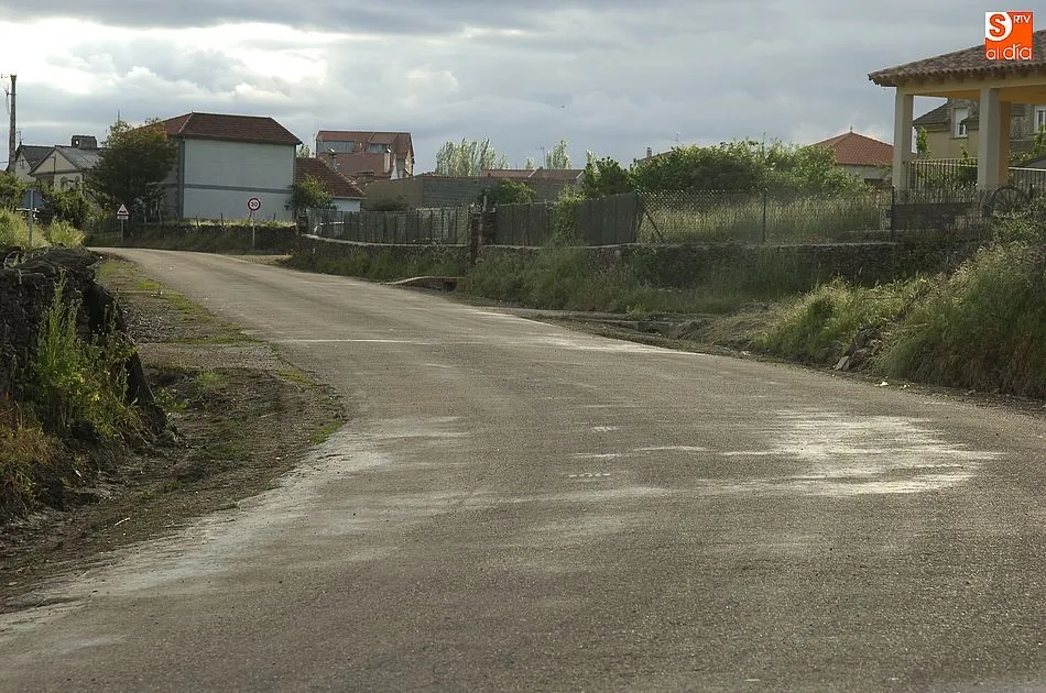 Foto 2 - La Diputaci&oacute;n ha invertido los 78.000 euros en ejecuci&oacute;n de material para el camino municipal...
