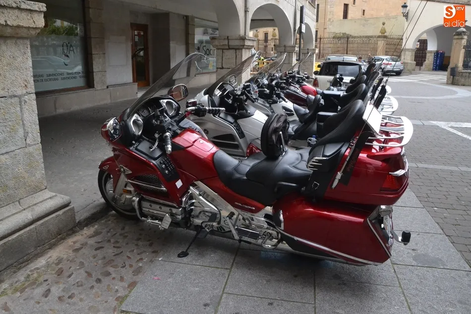 Foto 10 - Unas llamativas motos Honda llegadas de Andorra, objeto de los flashes de los mirobrigenses  