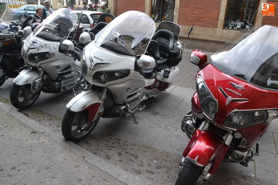 Foto 5 - Unas llamativas motos Honda llegadas de Andorra, objeto de los flashes de los mirobrigenses  