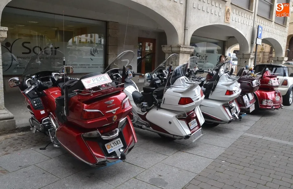 Foto 6 - Unas llamativas motos Honda llegadas de Andorra, objeto de los flashes de los mirobrigenses  