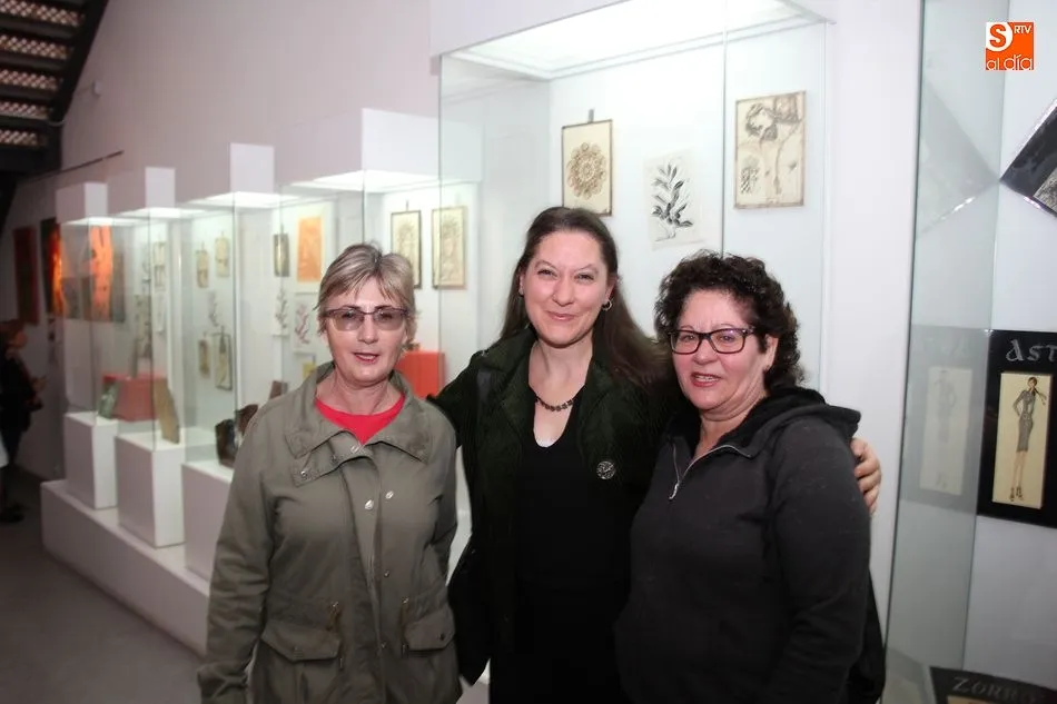 Foto 10 - Beatriz Arjona Borja expone en Vitigudino sus pirograbados de madera  