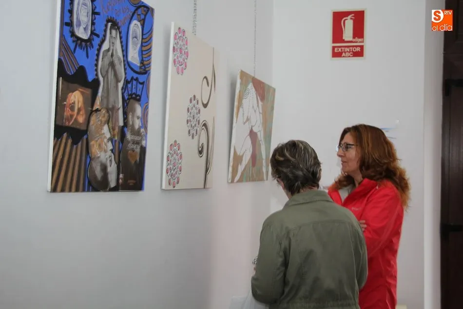 Foto 8 - Beatriz Arjona Borja expone en Vitigudino sus pirograbados de madera  