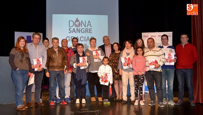 La Hermandad de Donantes de Sangre entregaba sus medallas a los peñarandinos mas activos en 2017