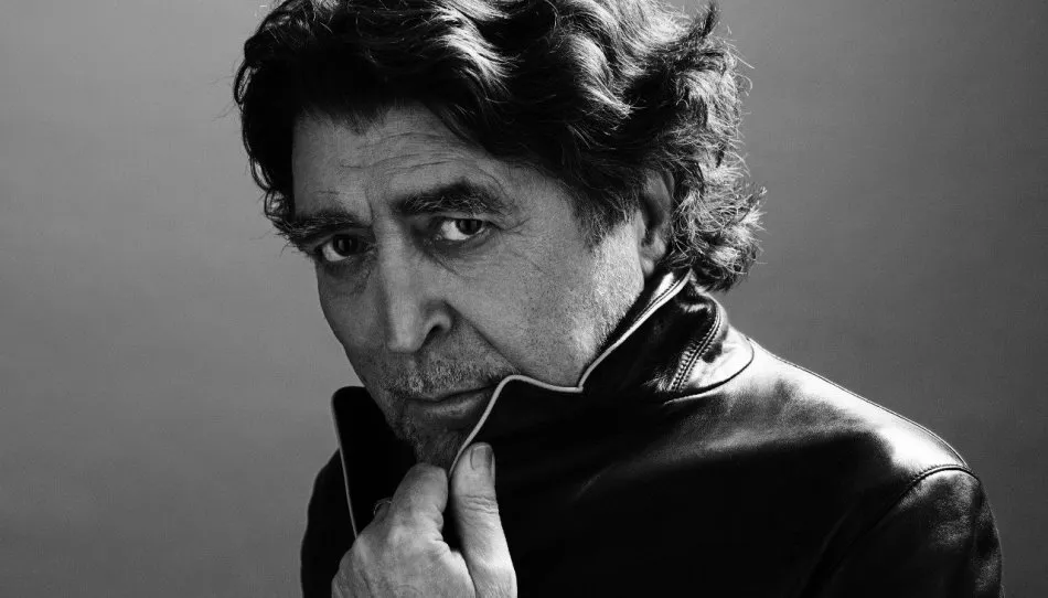 Joaquín Sabina recibió la Medalla de Oro al Mérito en las Bellas Artes en el año 2000