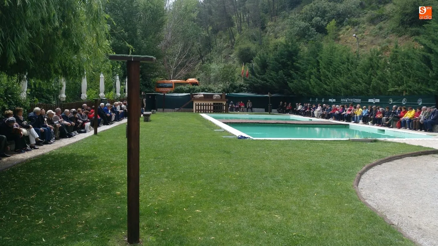 Foto 3 - Los Mayores de Lumbrales disfrutan de un buen d&iacute;a en Miranda do Douro
