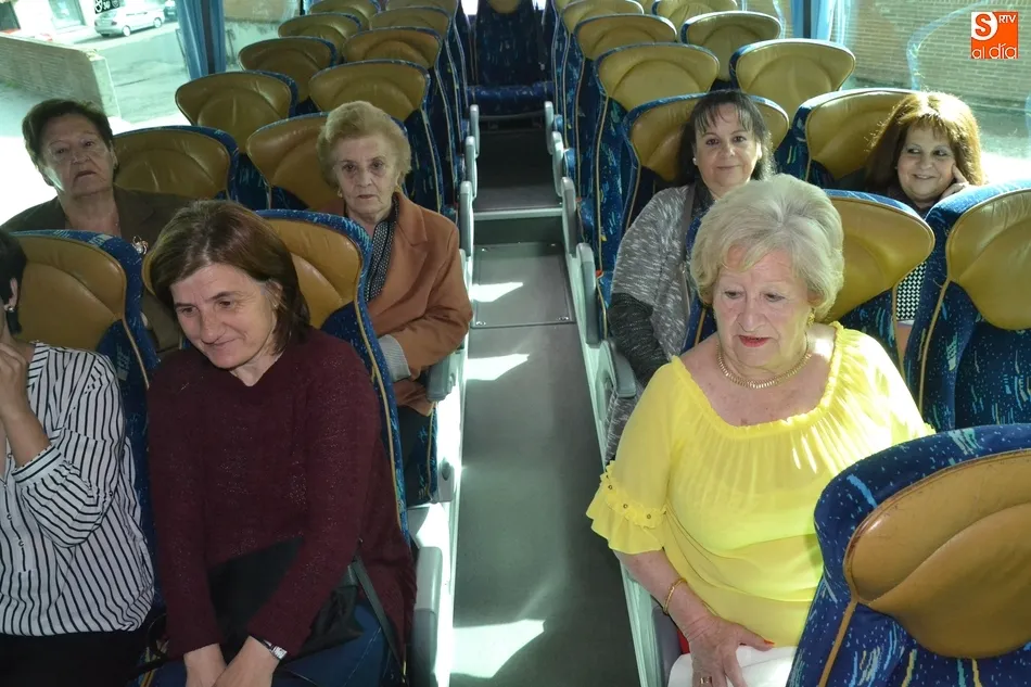 Foto 4 - Vecinos de Mir&oacute;briga y La Fuente de San Esteban acuden como p&uacute;blico al programa &lsquo;S&aacute;lvame&rsquo;  
