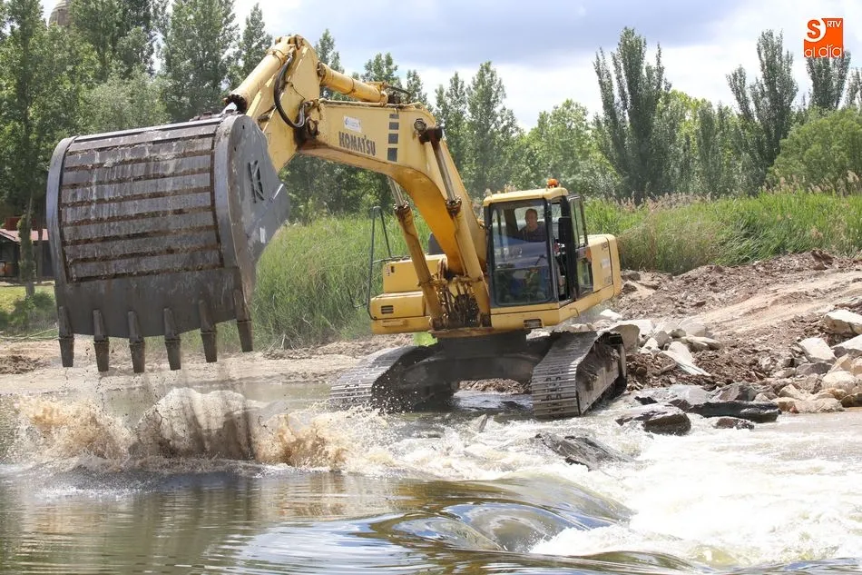 Foto 11 - Comienzan&nbsp;las labores para reparar la pesquera del Tormes y limpiar el cauce del r&iacute;o  