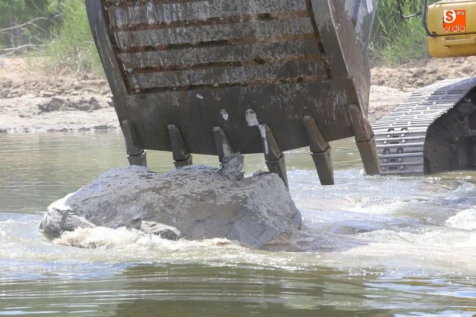 Foto 10 - Comienzan&nbsp;las labores para reparar la pesquera del Tormes y limpiar el cauce del r&iacute;o  