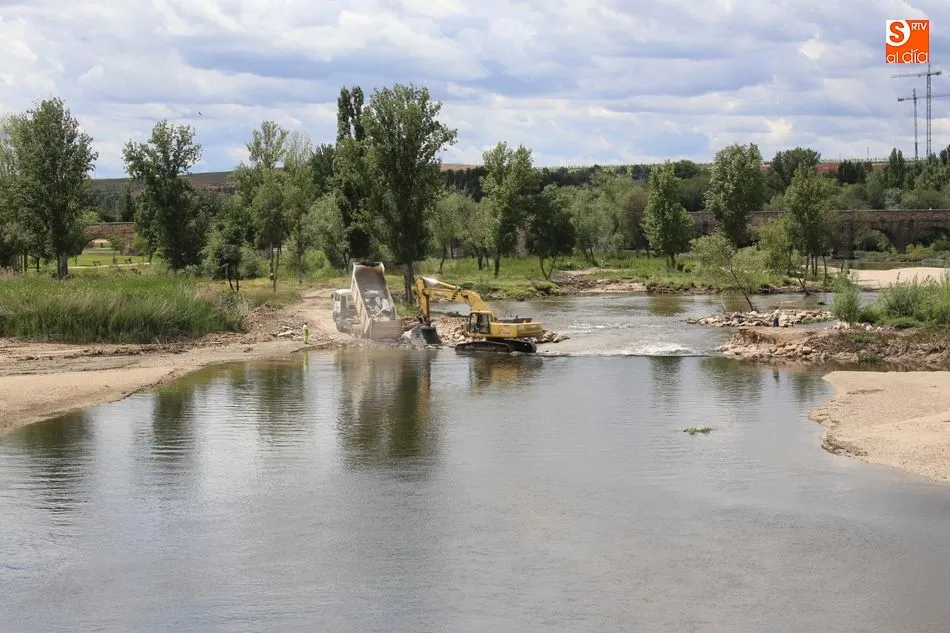 Foto 8 - Comienzan&nbsp;las labores para reparar la pesquera del Tormes y limpiar el cauce del r&iacute;o  