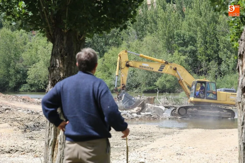 Foto 6 - Comienzan&nbsp;las labores para reparar la pesquera del Tormes y limpiar el cauce del r&iacute;o  