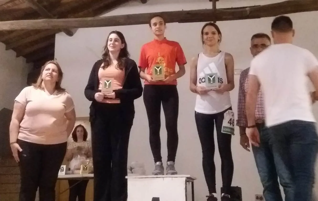 Foto 3 - Vanesa Hern&aacute;ndez, subcampeona de la Media Marat&oacute;n de Malpartida de Plasencia  