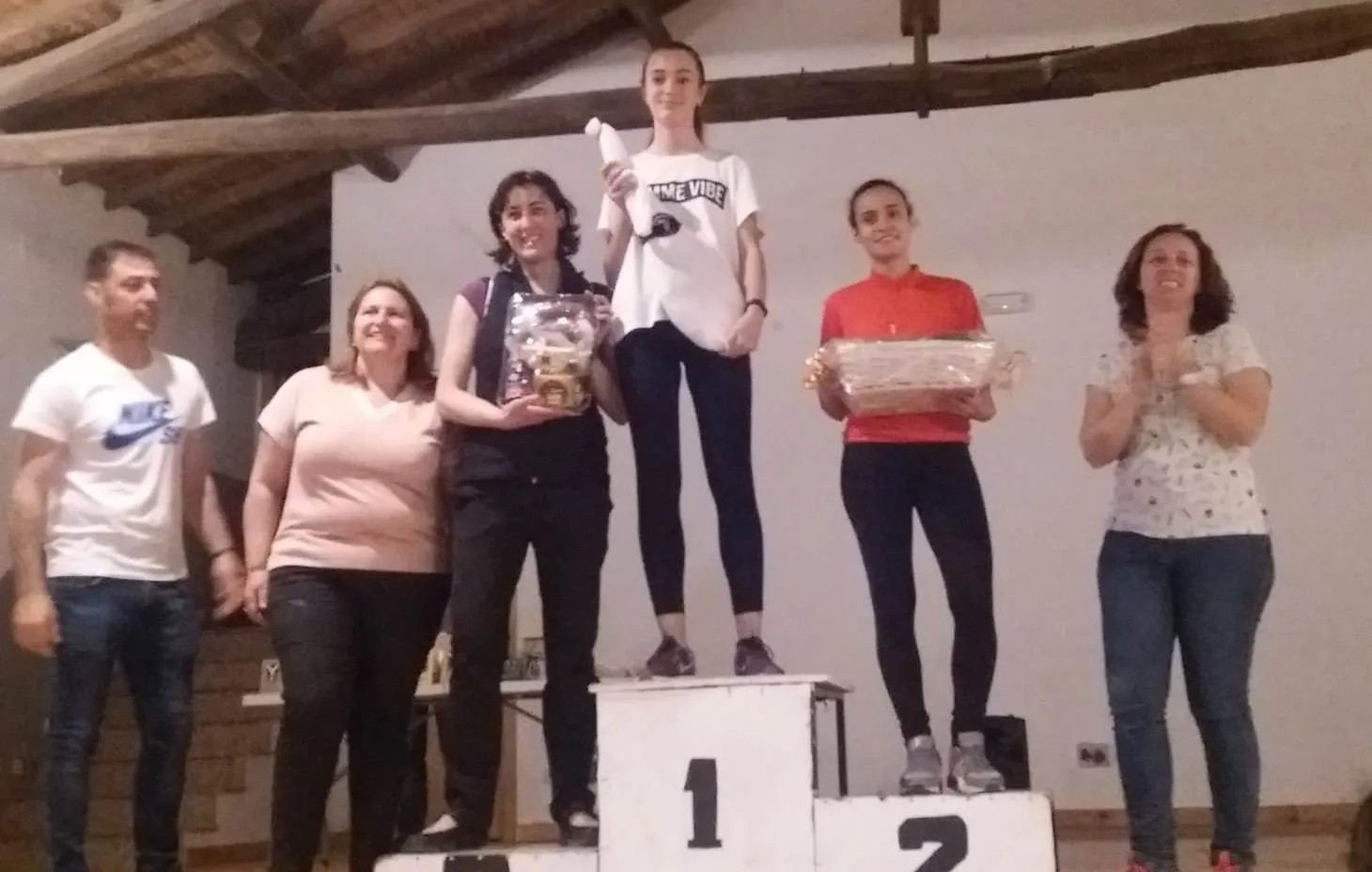 Foto 2 - Vanesa Hern&aacute;ndez, subcampeona de la Media Marat&oacute;n de Malpartida de Plasencia  