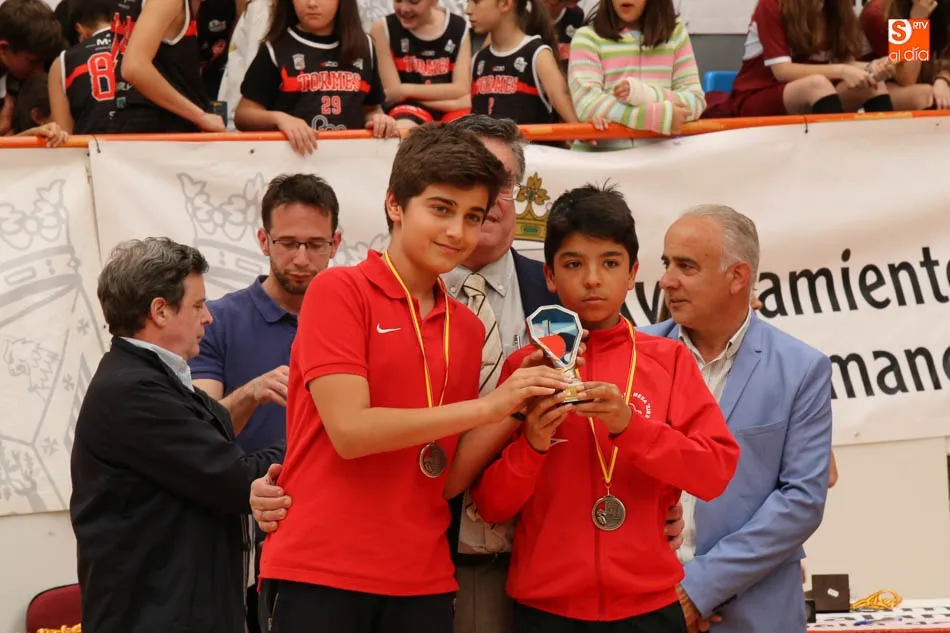 Foto 7 - Los Juegos Escolares viven su gran fiesta con la entrega de trofeos