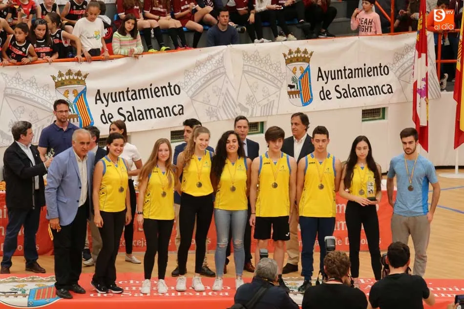 Foto 6 - Los Juegos Escolares viven su gran fiesta con la entrega de trofeos