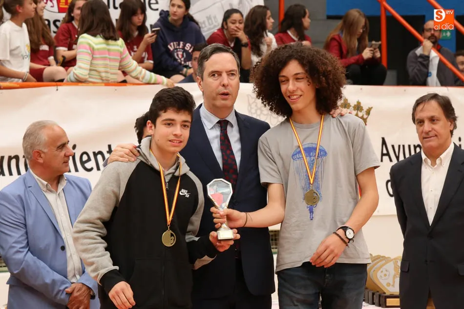 Foto 4 - Los Juegos Escolares viven su gran fiesta con la entrega de trofeos