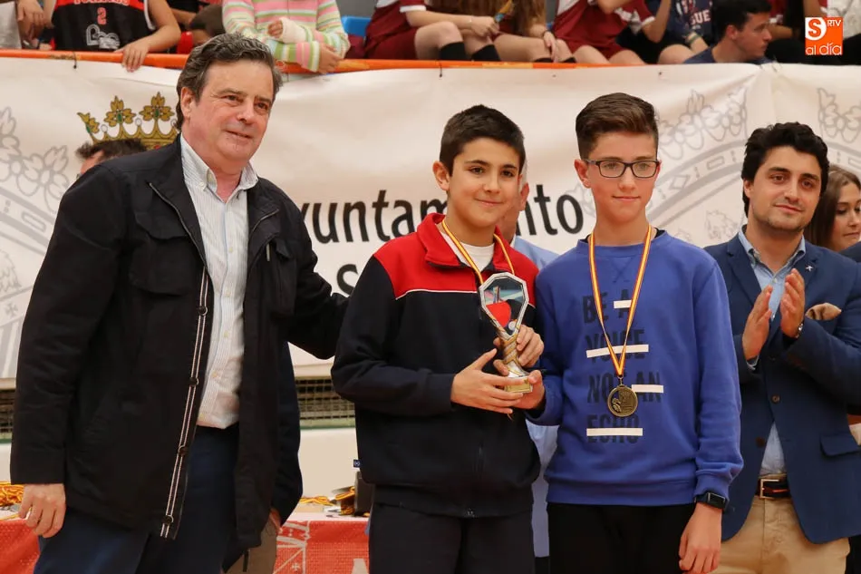 Foto 2 - Los Juegos Escolares viven su gran fiesta con la entrega de trofeos