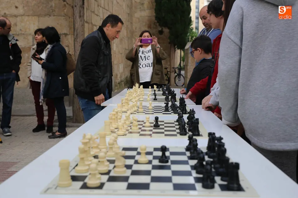 Foto 7 - La plaza de Carmelitas se transforma en&nbsp;un gran tablero de ajedrez  