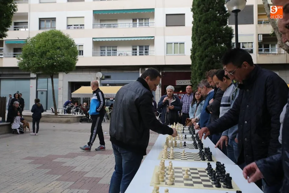 Foto 6 - La plaza de Carmelitas se transforma en&nbsp;un gran tablero de ajedrez  