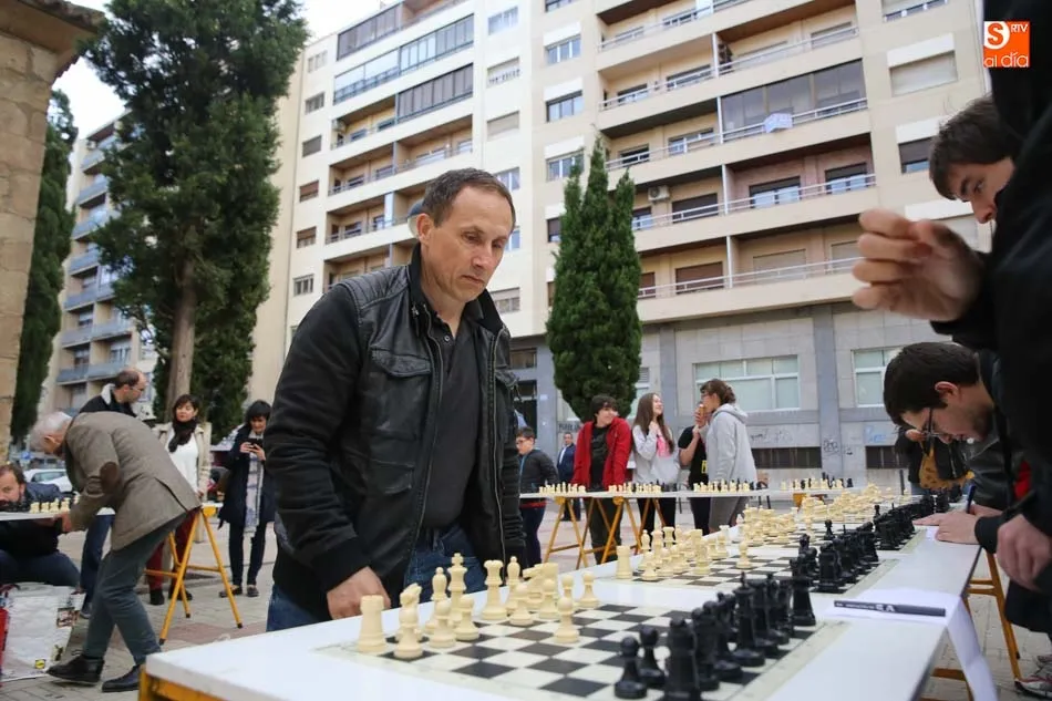 Foto 5 - La plaza de Carmelitas se transforma en&nbsp;un gran tablero de ajedrez  
