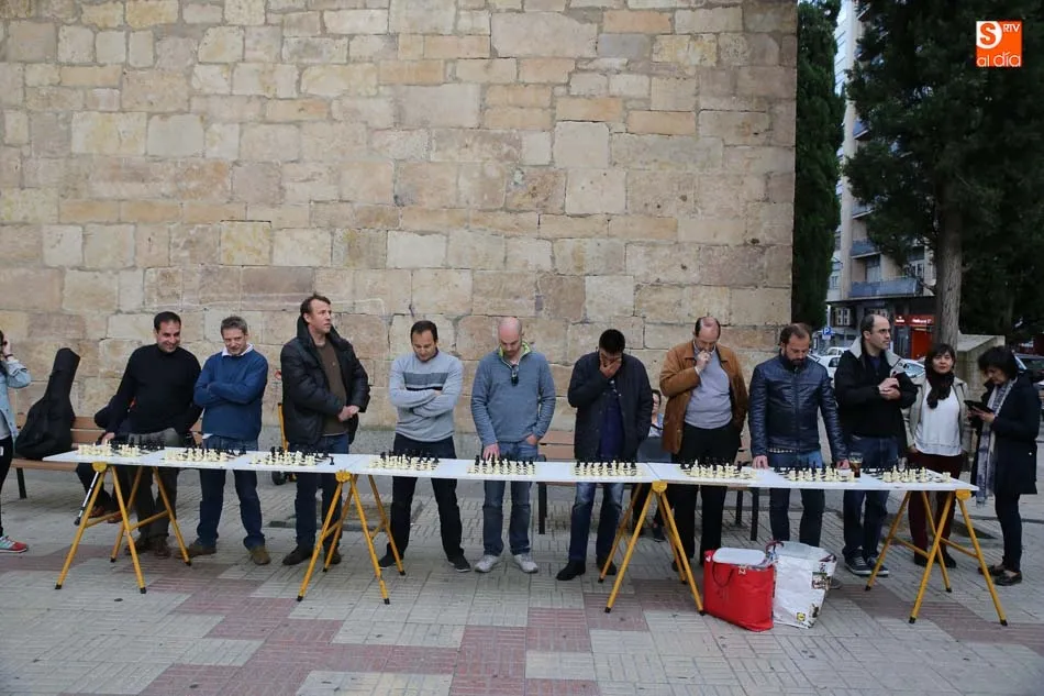 Foto 3 - La plaza de Carmelitas se transforma en&nbsp;un gran tablero de ajedrez  
