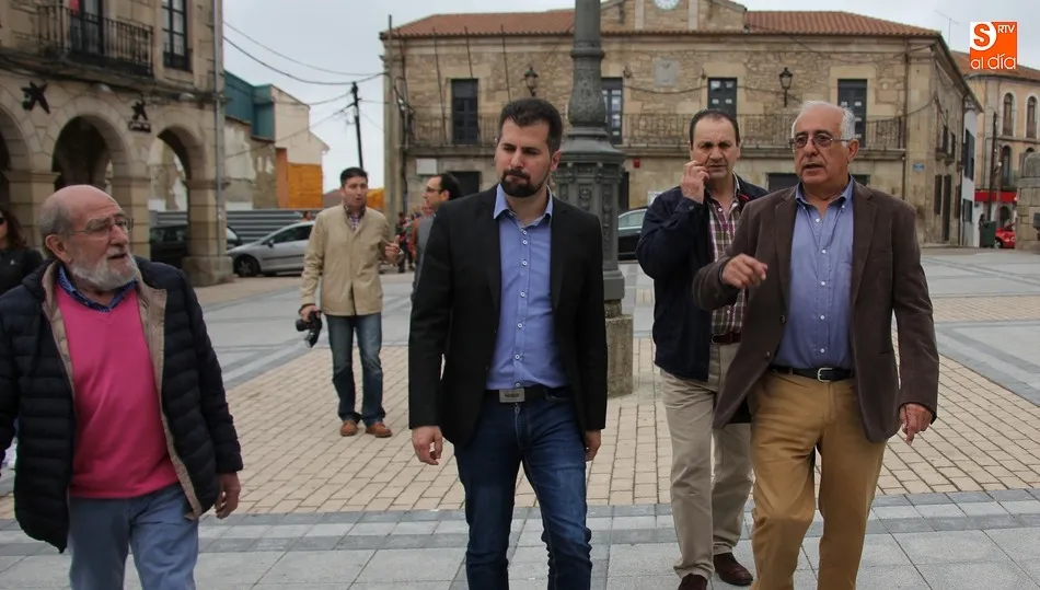Foto 9 - Tudanca anuncia en Vitigudino el impulso de un plan de empleo espec&iacute;fico para la comarca  