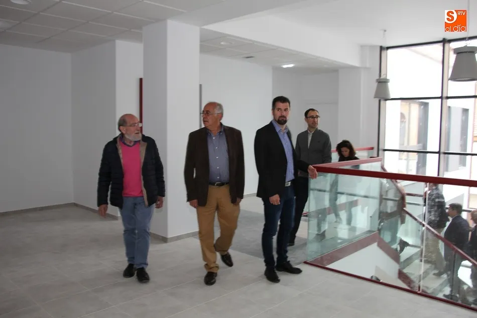 Foto 7 - Tudanca anuncia en Vitigudino el impulso de un plan de empleo espec&iacute;fico para la comarca  