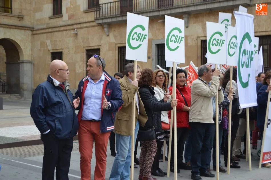 Foto 2 - Los trabajadores de Correos realizan paros parciales para denunciar la precaria situaci&oacute;n del...