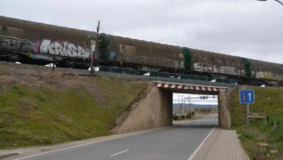 El Consejo de Gobierno de la Junta aprueba el convenio para construir el paso peatonal bajo la vía ...