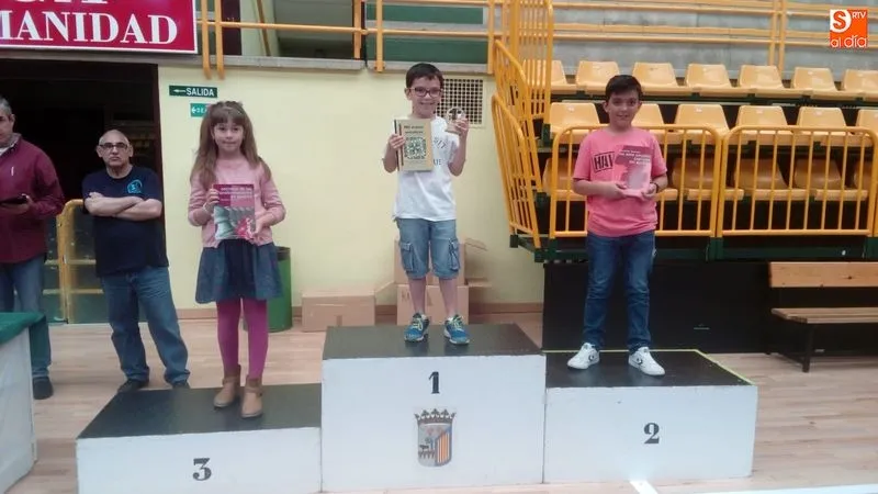 Foto 2 - Esteban de Arriba y Luc&iacute;a S&aacute;nchez brillan en el II Trofeo de Ajedrez San Juan de Sahag&uacute;n